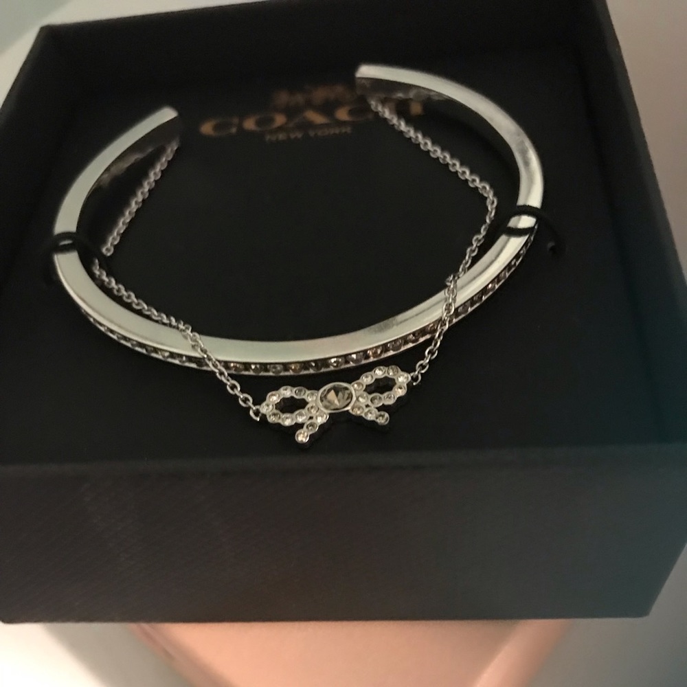 💕💕 Sunday SPECIAL 💕💕Coach bow chain bracelet